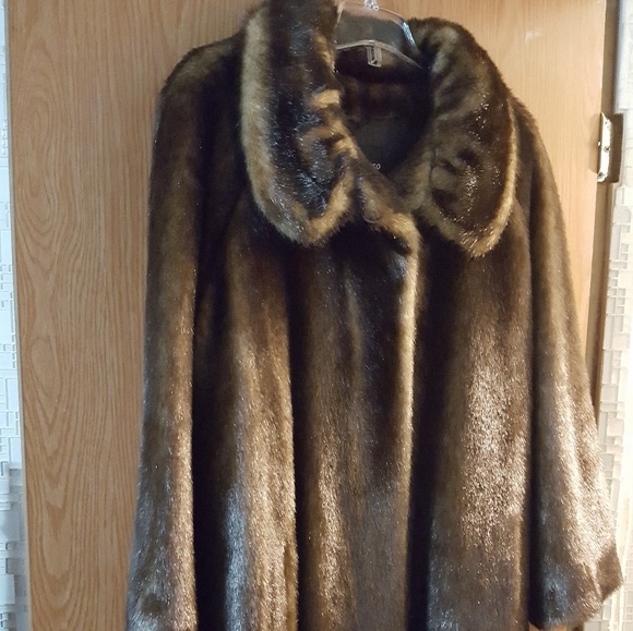 Faux fur coat - Picture 1 of 2